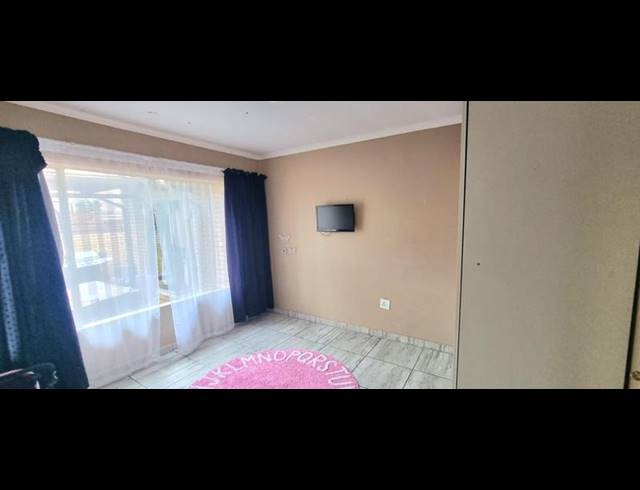 3 BEDROOM HOUSE FOR SALE IN AMBERFIELD